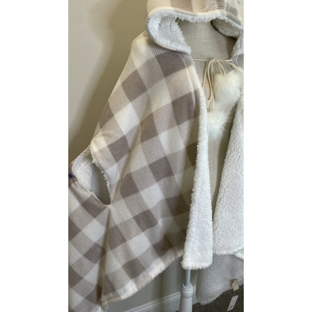 NWT $ 99.95 Soft Surroundings Taupe Plaid Wearable Throw Sherpa Poncho One Size - Picture 8 of 16